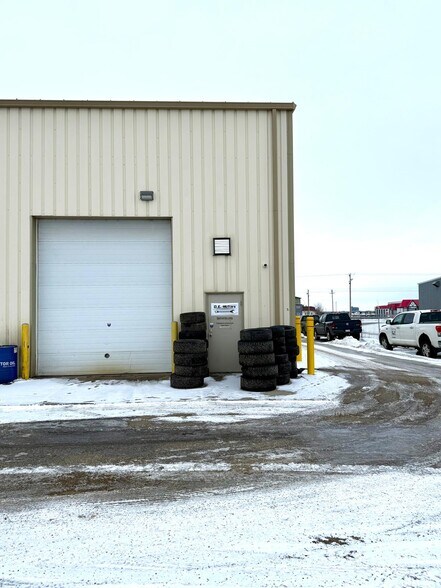More Photos Of 7611 Sparrow Dr, Leduc Warehouse For Lease