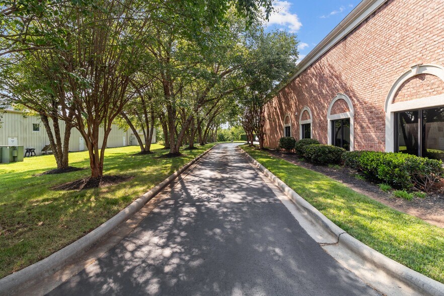 More Photos Of 147 Cedar Pointe Dr, Mooresville Research And Development For Sale