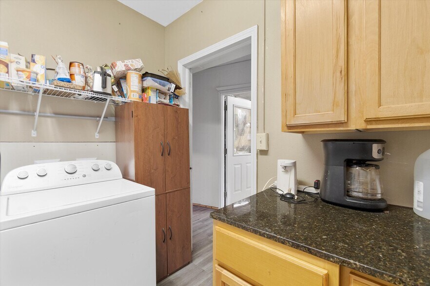 More Photos Of 101 Academy St, Kelso Distribution For Sale