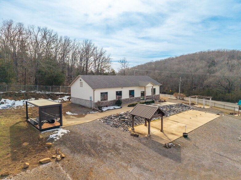 More Photos Of 1915 Walkers Trl, Conway General Retail For Sale