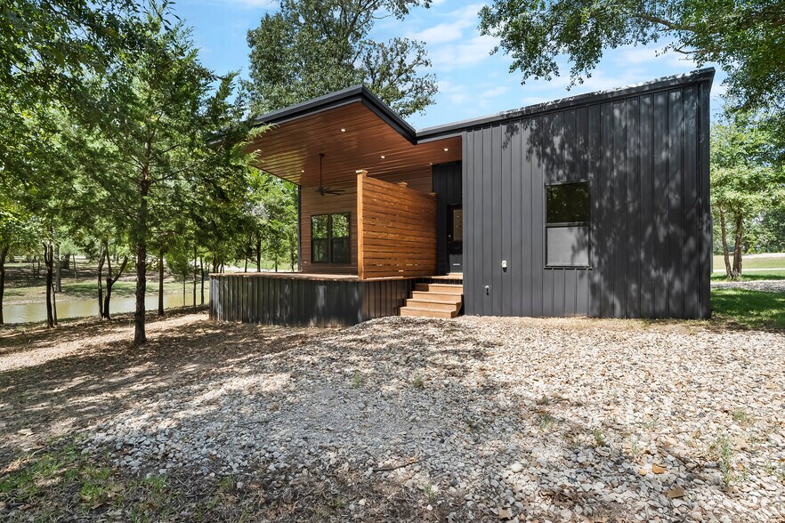 More Photos Of 397 VZ County Road 3611, Edgewood Sports And Entertainment For Sale