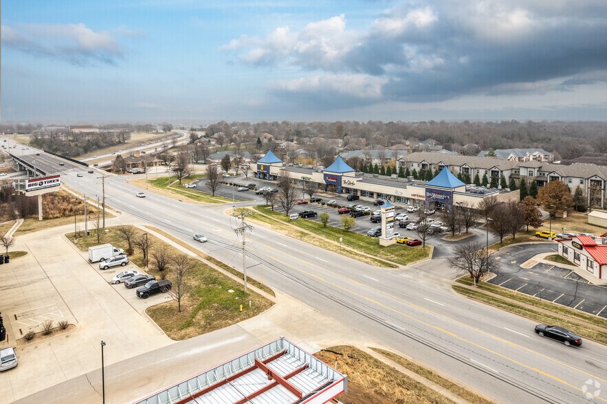 More Photos Of 1440 W Republic Rd, Springfield General Retail For Lease