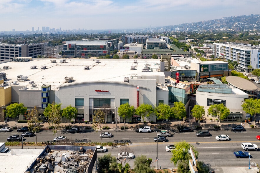 More Photos Of 7100 W Santa Monica Blvd, Los Angeles Unknown For Lease