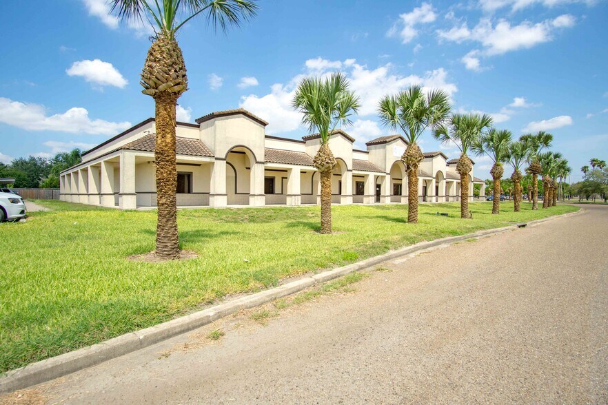 More Photos Of 848 Palm Dr, Elsa Office For Lease