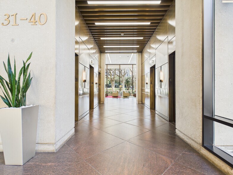 More Photos Of 801 Cherry St, Fort Worth Office For Lease