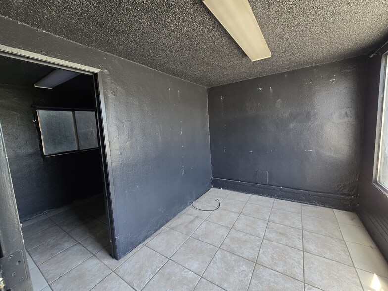More Photos Of 4151 E Olympic Blvd, Los Angeles Auto Repair For Lease