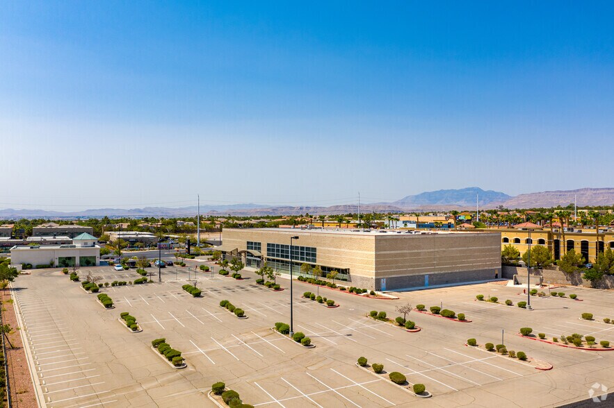 More Photos Of 7980 W Sahara Ave, Las Vegas Health Club For Lease