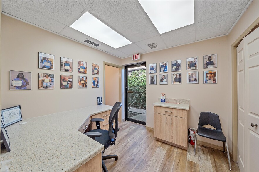 More Photos Of 1872 Tamiami Trl S, Venice Office For Sale