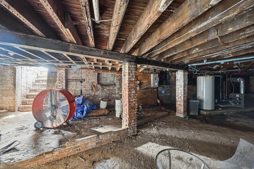 More Photos Of 625-627 Springfield Ave, Newark Storefront For Sale