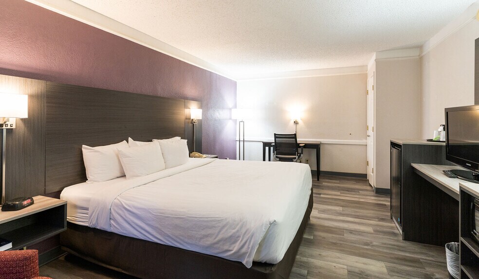 More Photos Of 675 Scott Ave, Farmington Hotel For Sale