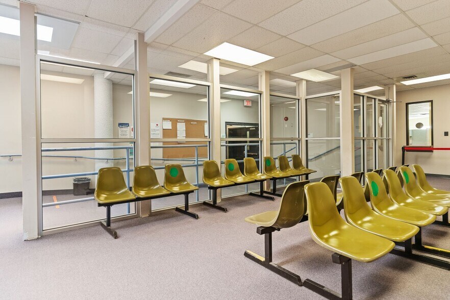 More Photos Of 277 Pleasant St, Dartmouth Office For Lease