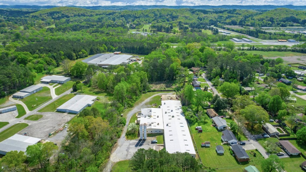 More Photos Of 1129 S Chattanooga St, LaFayette Warehouse For Sale