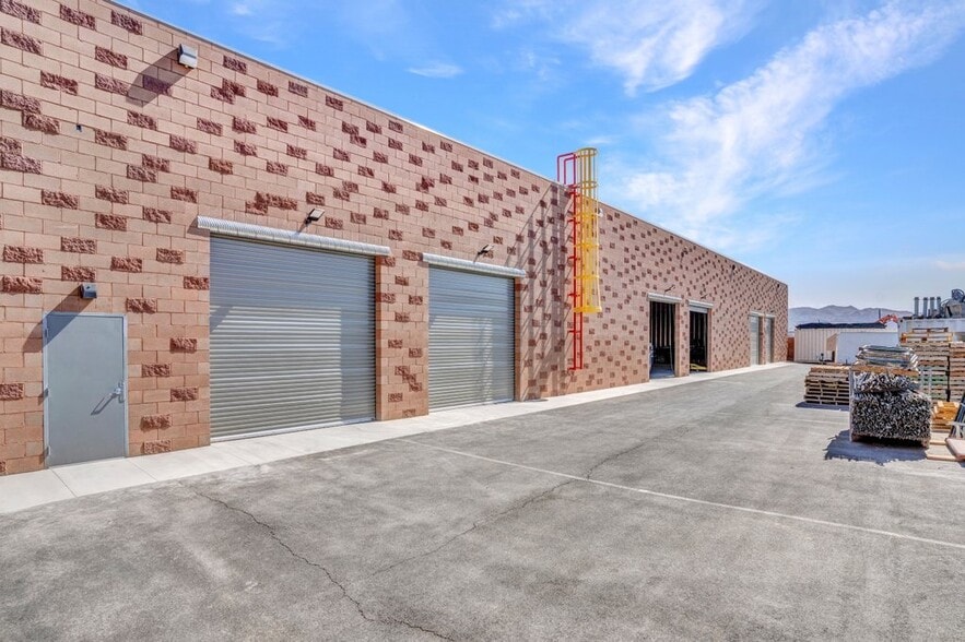 More Photos Of 5041 Cheyenne ave, Las Vegas Warehouse For Lease