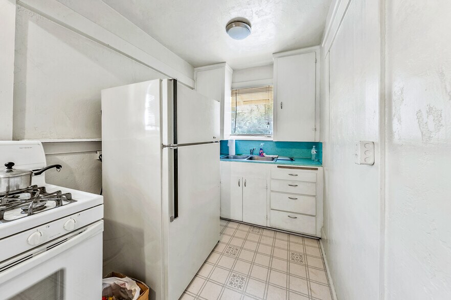 More Photos Of 807 NW 5th St, Grants Pass Apartments For Sale