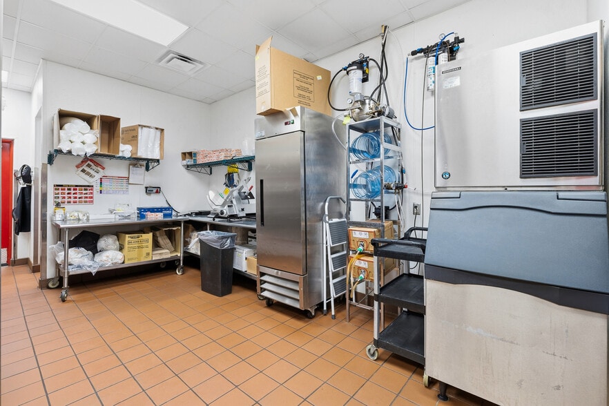More Photos Of 18500 Veterans Blvd, Port Charlotte General Retail For Sale