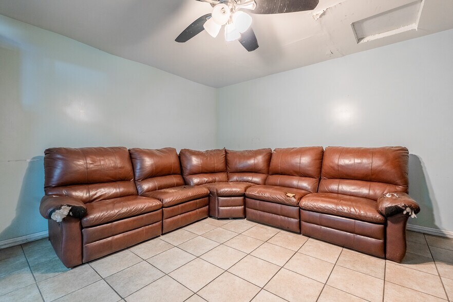 More Photos Of 16529 Lakewood Blvd, Bellflower Auto Repair For Sale