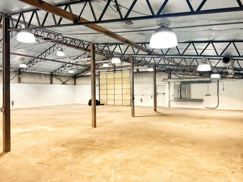 More Photos Of 27888 Highway 6, Sardis Warehouse For Lease