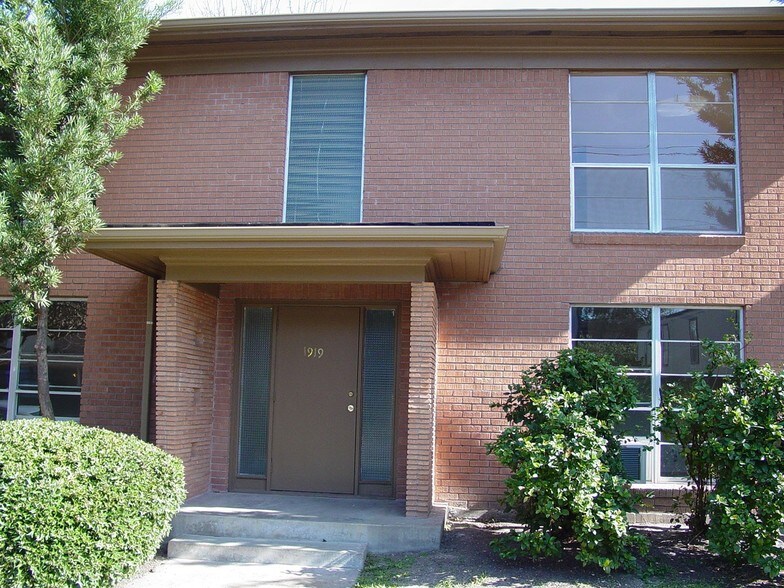 More Photos Of 1923 McDuffie St, Houston Apartments For Sale