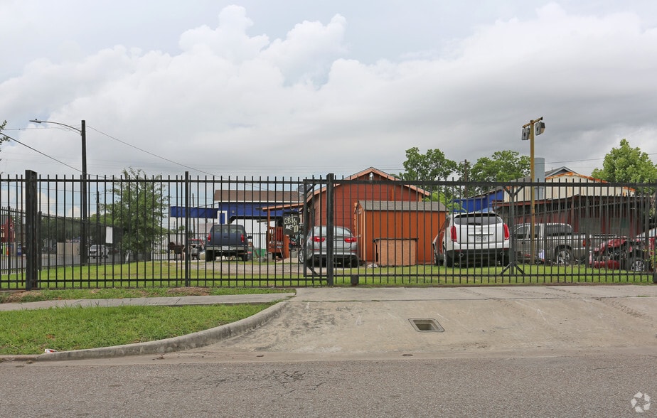 More Photos Of 6801 Avenue K, Houston Auto Repair For Sale