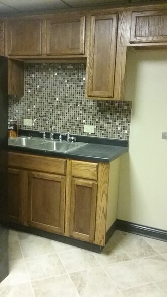 More Photos Of 600 Clifty St, Somerset Office For Lease