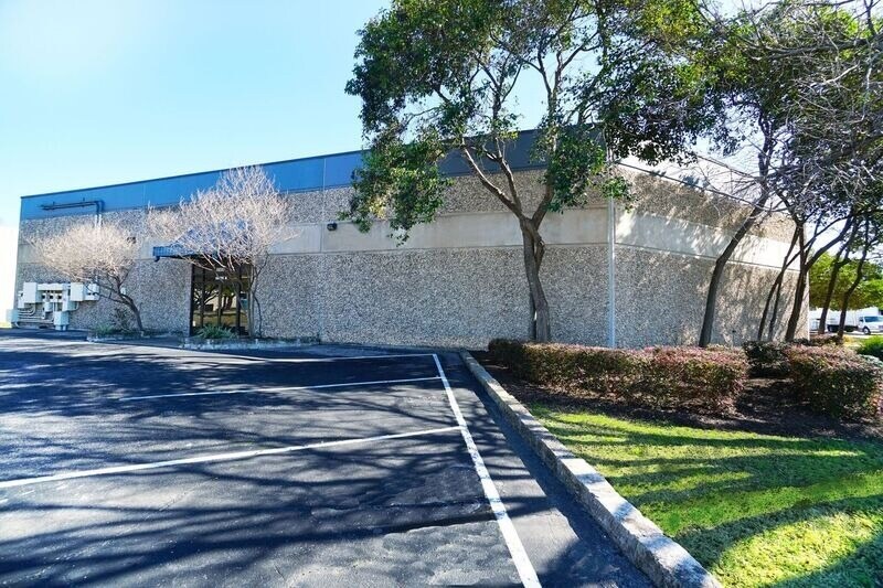 More Photos Of 10405 Metric Blvd, Austin Warehouse For Lease