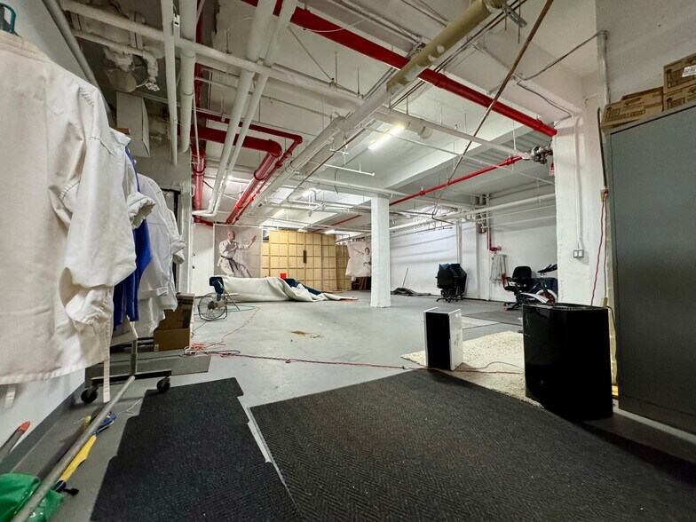 More Photos Of 252 W 30th St, New York Apartments For Lease