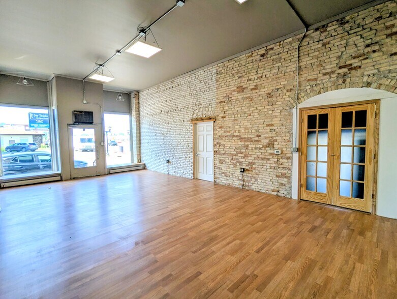 More Photos Of 1017 Washington Ave, Bay City Storefront Retail Residential For Sale