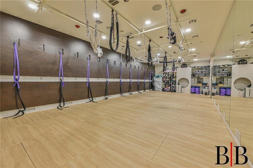 More Photos Of 6322 20th Ave, Brooklyn Storefront For Sale