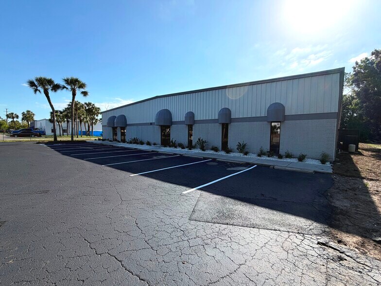 More Photos Of 5826-5830 Corporation Cir, Fort Myers Warehouse For Sale