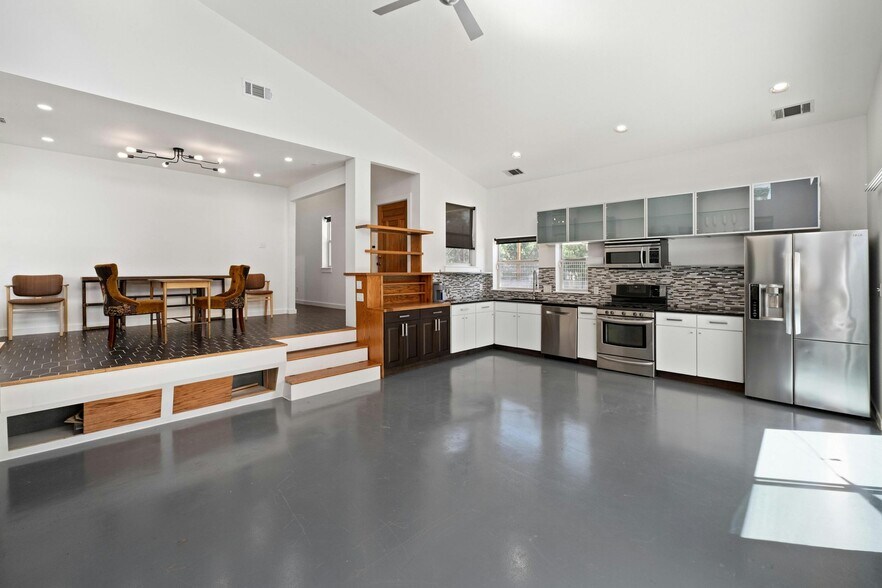 More Photos Of 2236 Webberville Rd, Austin Office For Lease