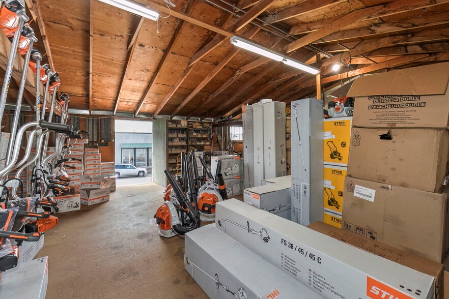 More Photos Of 901 Bay St, Port Orchard Storefront For Sale