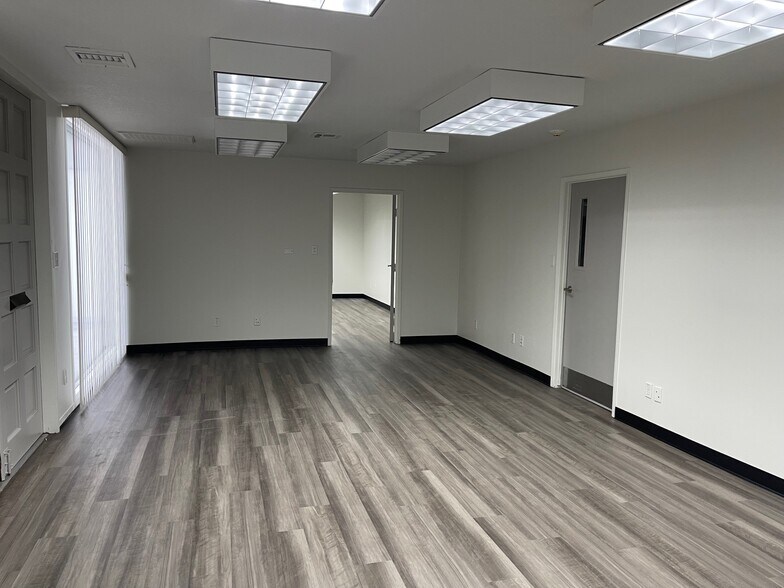 More Photos Of 1550 E Burnett St, Signal Hill Warehouse For Lease