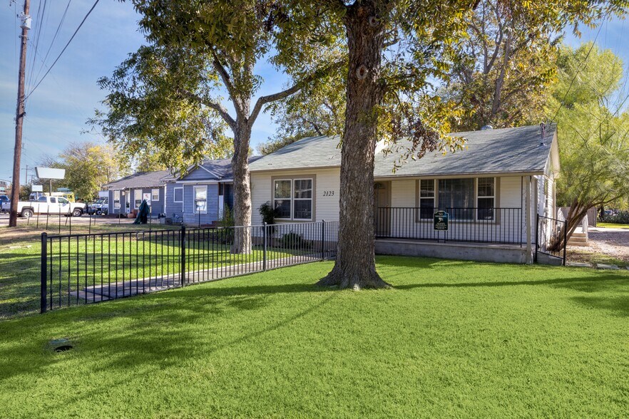 Primary Photo Of 2123 Northland Dr, Austin Office For Sale