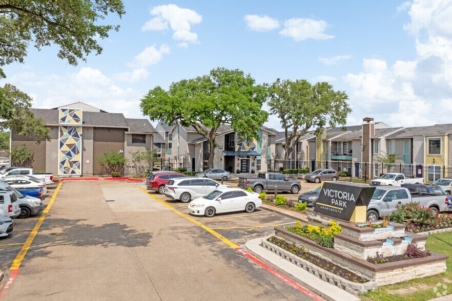 More Photos Of 8600 S Course Dr, Houston Apartments For Sale