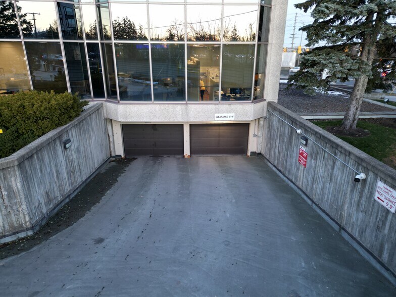 More Photos Of 1929 Russell Rd, Ottawa Medical For Sale