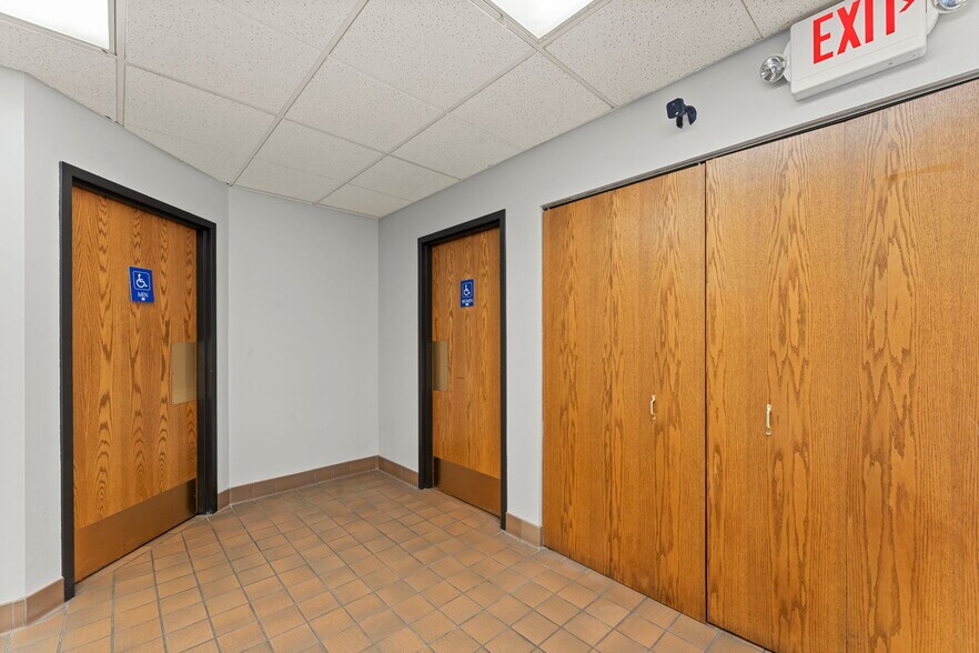 More Photos Of 8825 N Xylon Ave, Brooklyn Park Manufacturing For Sale