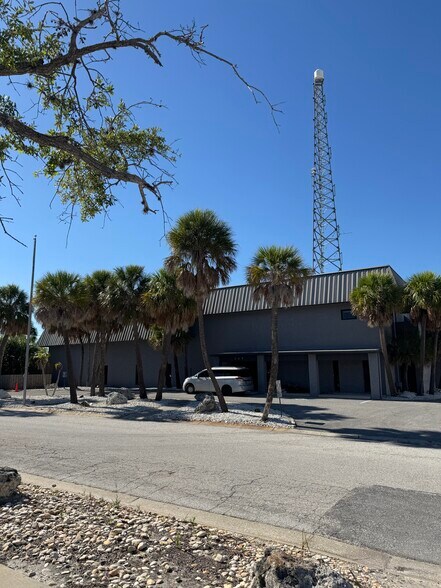 More Photos Of 365 105th Ter NE, Saint Petersburg Specialty For Lease