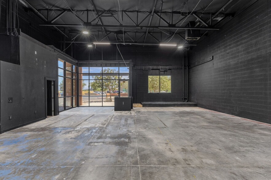 More Photos Of 7318 S 89th Pl, Mesa Showroom For Sale