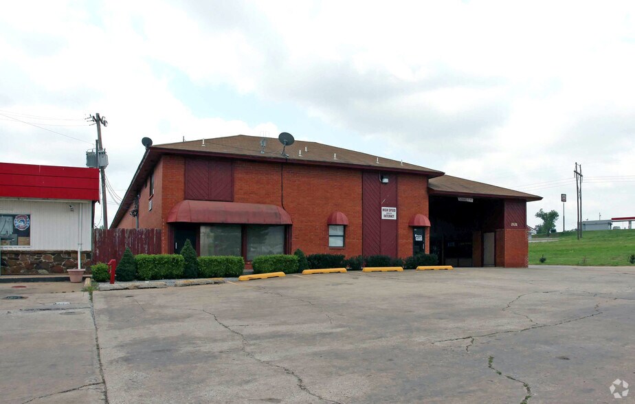 More Photos Of 2122 S Ok-74 Hwy, Purcell Hotel For Sale