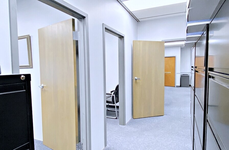 More Photos Of 1 Mountain Rd, Burlington Office For Lease