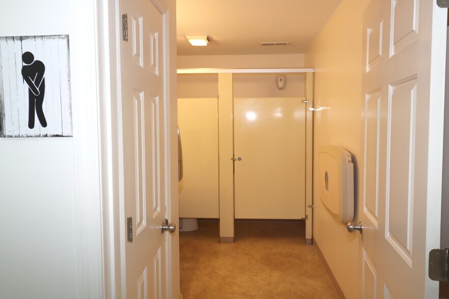 More Photos Of 2335 Columbia Hwy, Pulaski Office For Sale