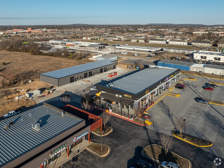 More Photos Of 1012 E Henri De Tonti Blvd, Springdale Flex For Lease