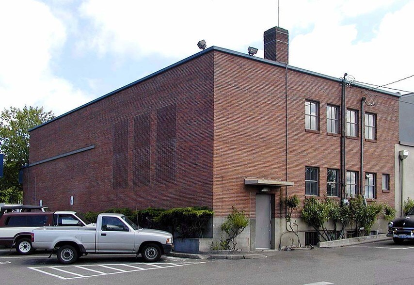 More Photos Of 10027 Main St, Bothell General Retail For Lease