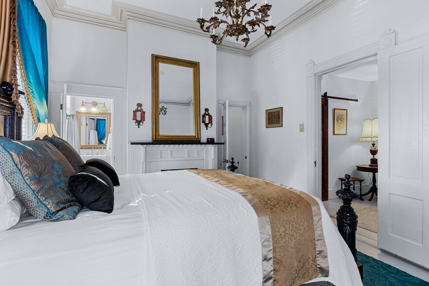 More Photos Of 402 E Gaston St, Savannah Hospitality For Sale