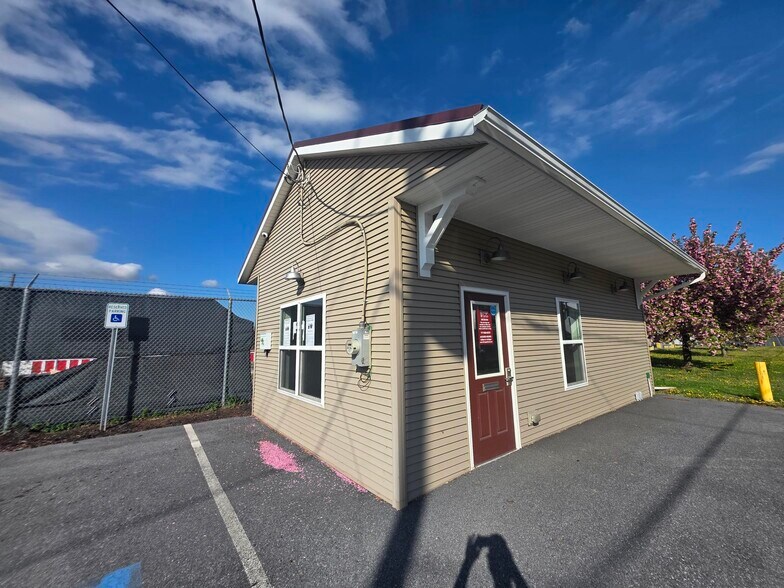 More Photos Of 320 N 2nd St, Columbia Self Storage For Lease