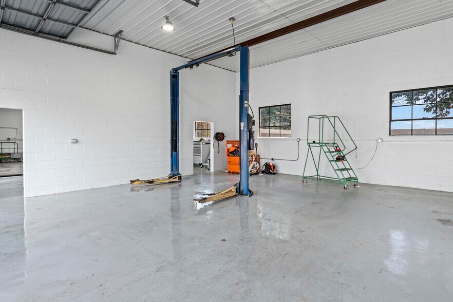 More Photos Of 1417 W Main St, Yadkinville Industrial For Sale