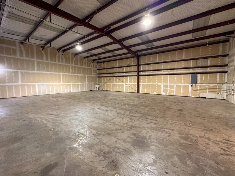 More Photos Of 1650 Vision Dr, Abilene Flex For Lease