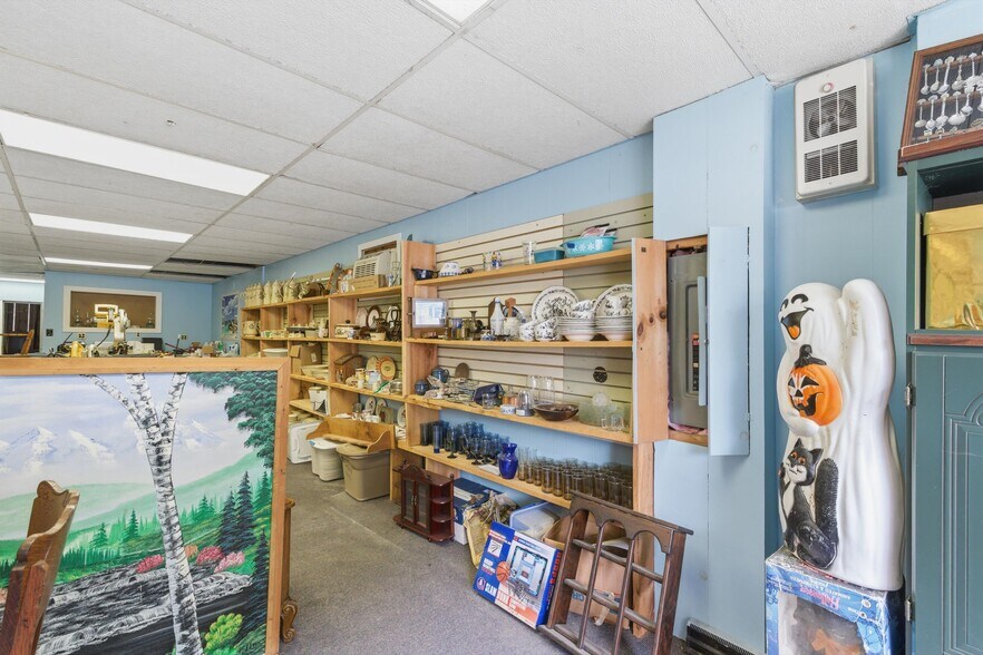 More Photos Of 198 N Main St, Salem Storefront Retail Residential For Sale