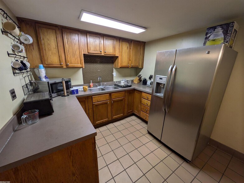 More Photos Of 35850 Utica Rd, Clinton Township General Retail For Sale