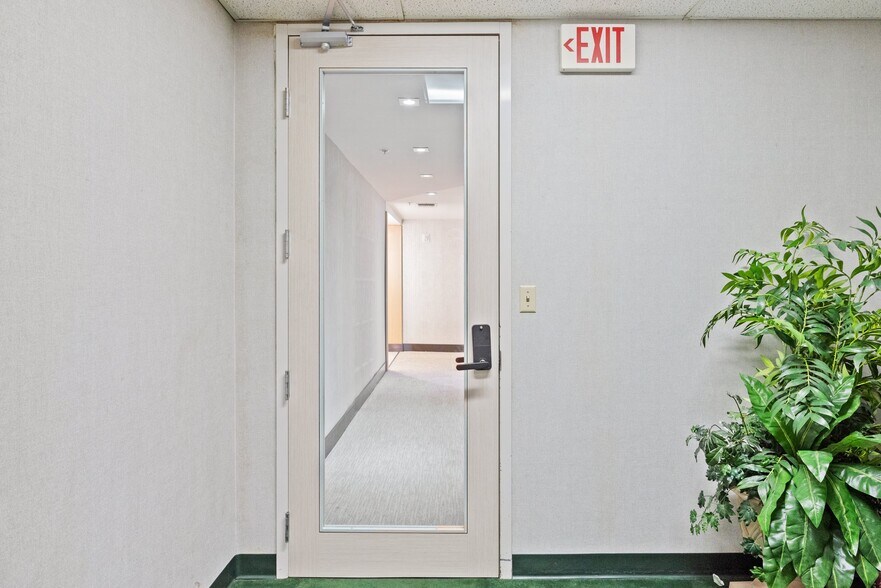 More Photos Of 1110 Brickell Ave, Miami Office For Lease